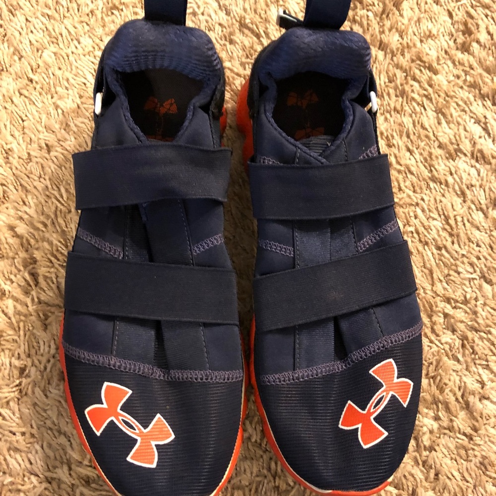 Under Armor elastic strap tennis shoes